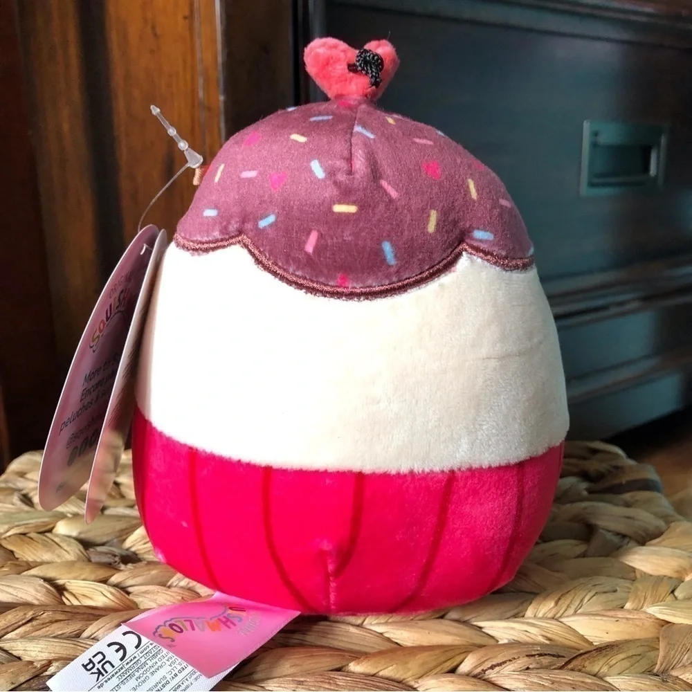 Squishmallows Elpha the Cupcake Valentine’s Day, First to print Limited 5”